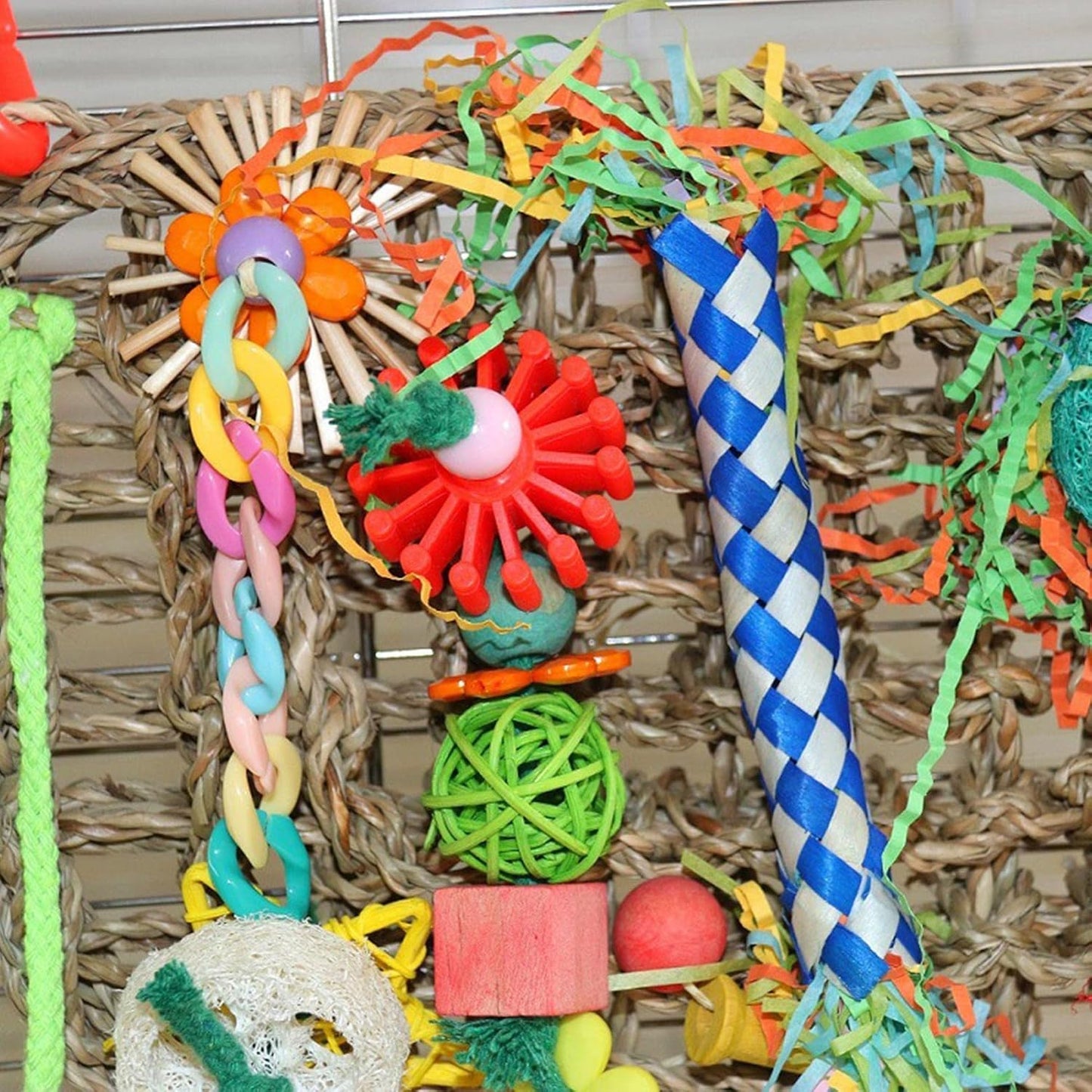 Seagrass Bird Hunt Toy – Chewable Wall-Mounted Parrot Toy for Small and Medium Birds